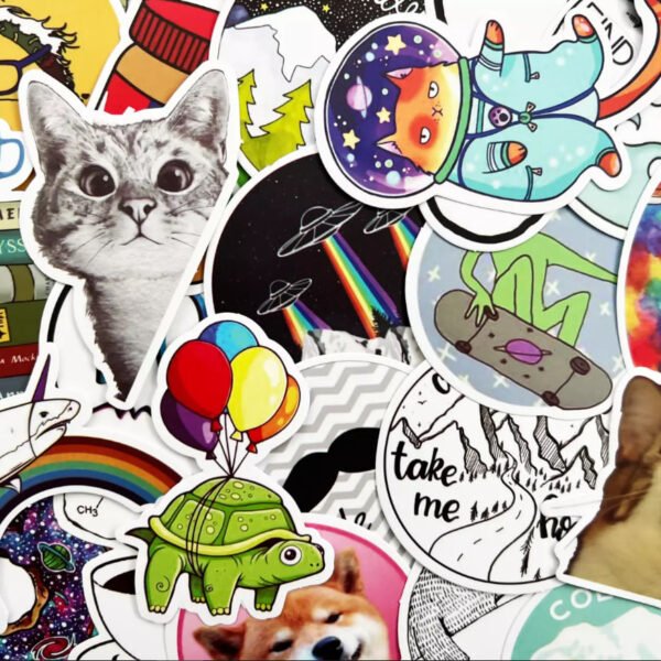 Zestaw 100 kolorowych, różnorodnych naklejek